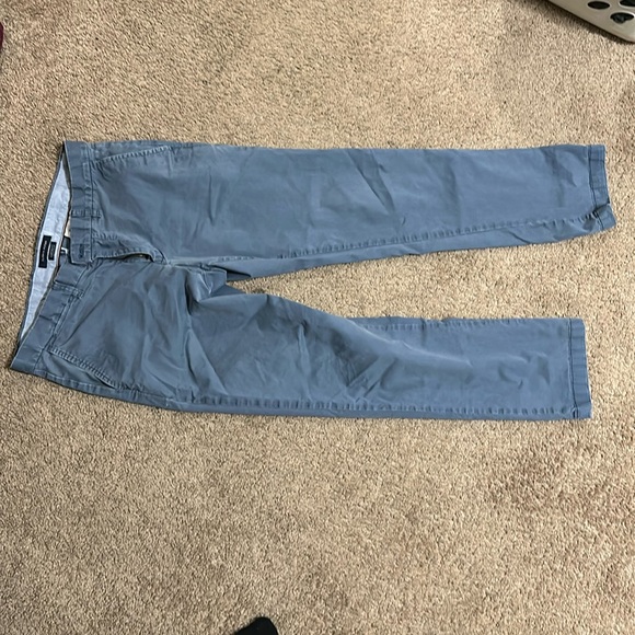 Tommy Hilfiger 33/32 custom fit khaki - Picture 2 of 3